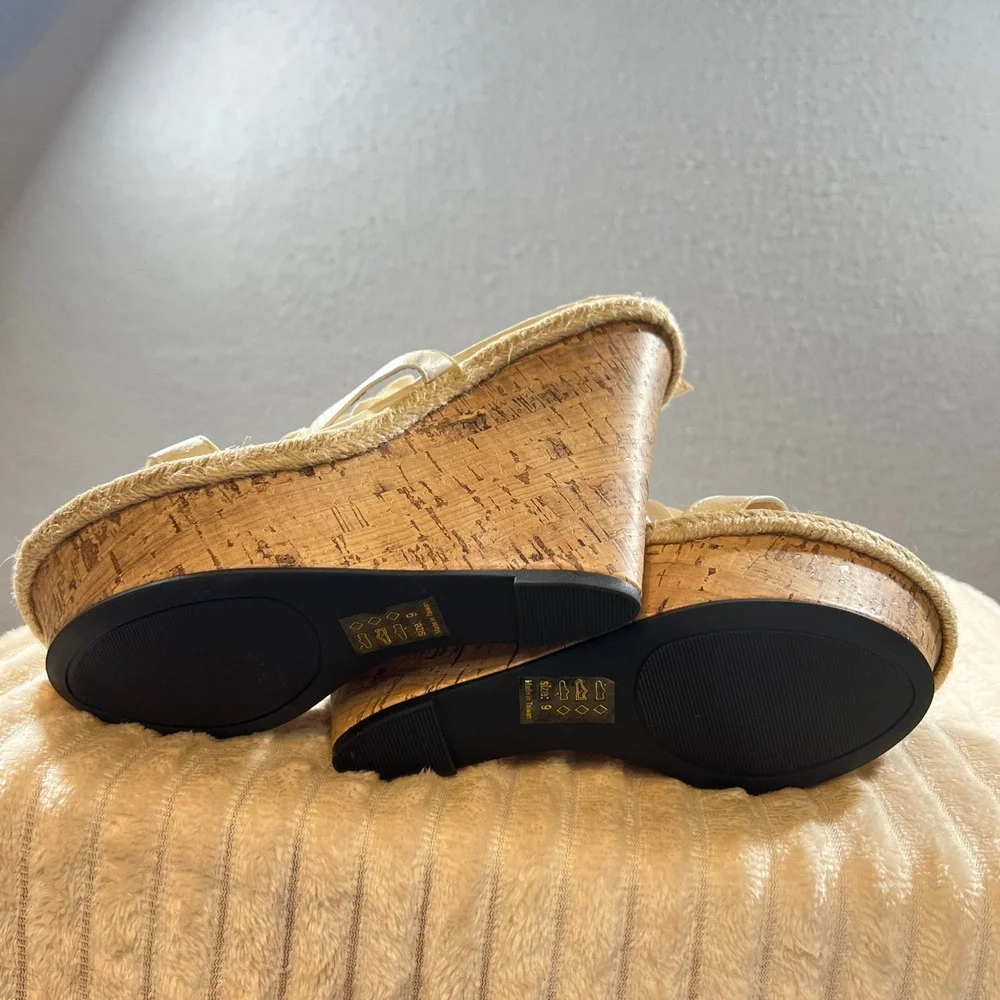 826 | NIB White Floral Cork Espadrille Wedge Sandals White Size 9 Wedding Bridal